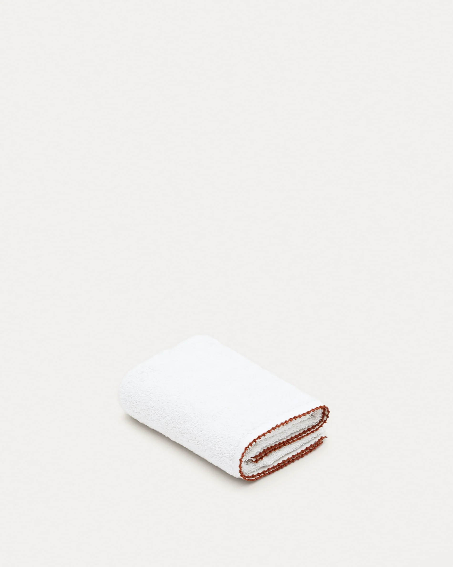 Sinami guest towel in 100% white cotton with contrasting terracotta detail 30 x 50 cm - Image 3