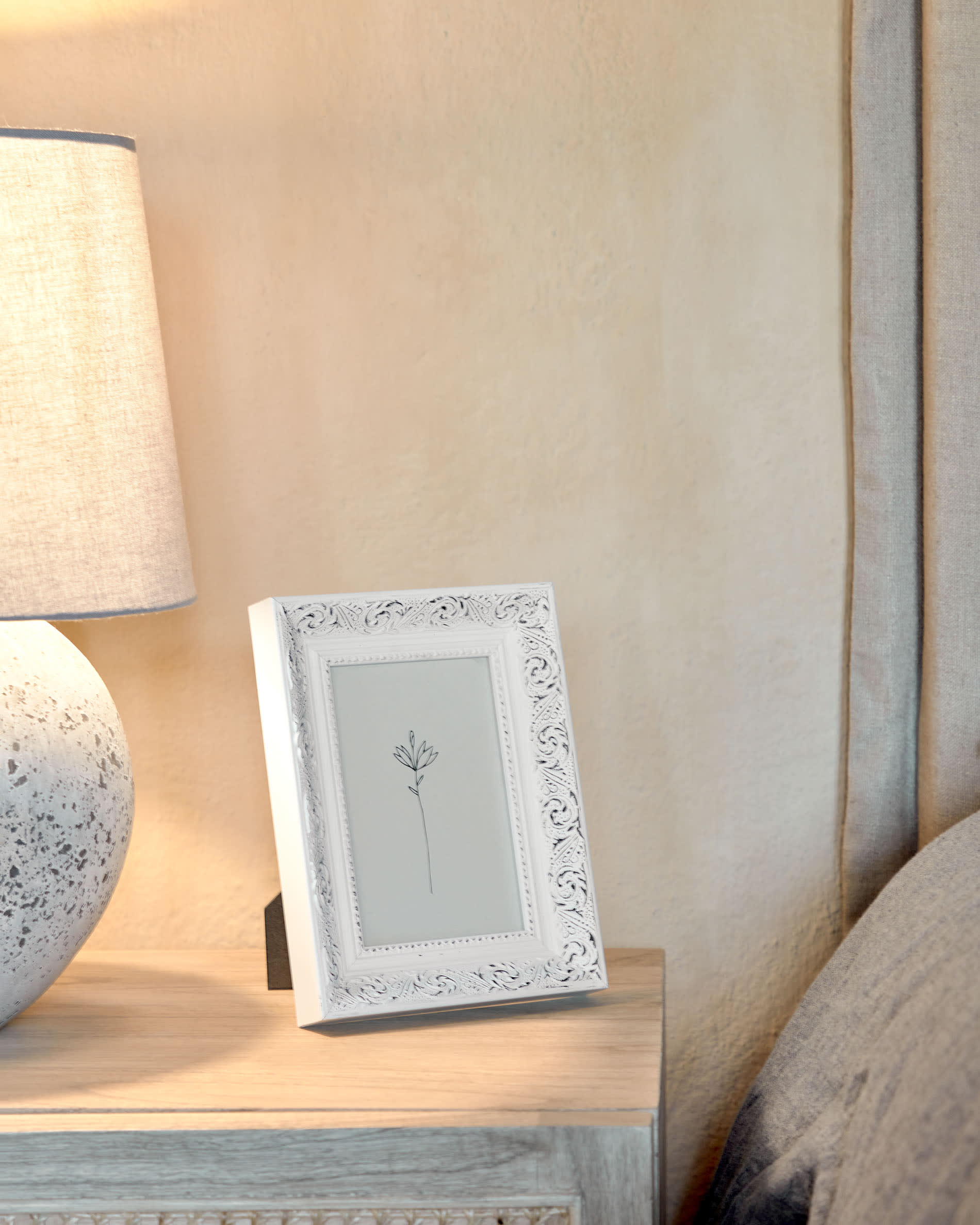 Small Zuley photo frame in white 14 x 18 cm - Image 2