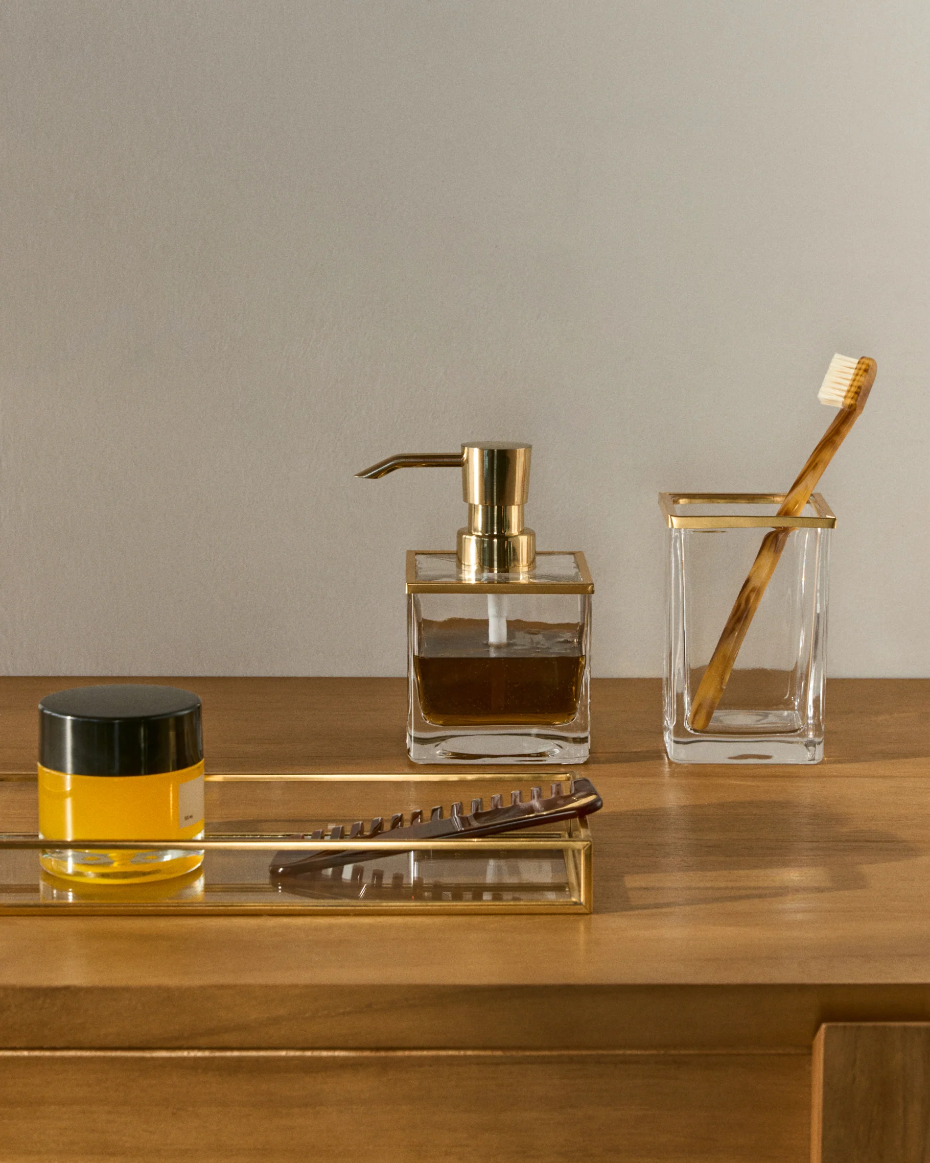 Soanet Glass and Metal Toothbrush Holder with Gold Finish - Image 2
