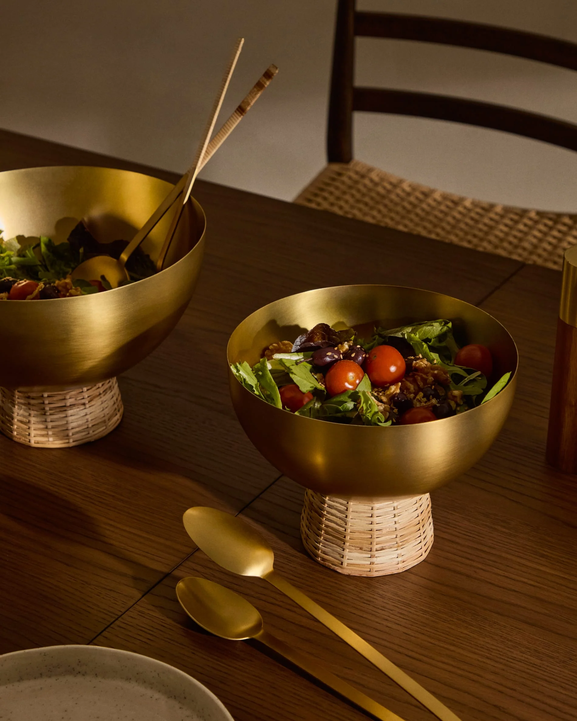 Suli small bowl made of gold-finished stainless steel and rattan - Image 2