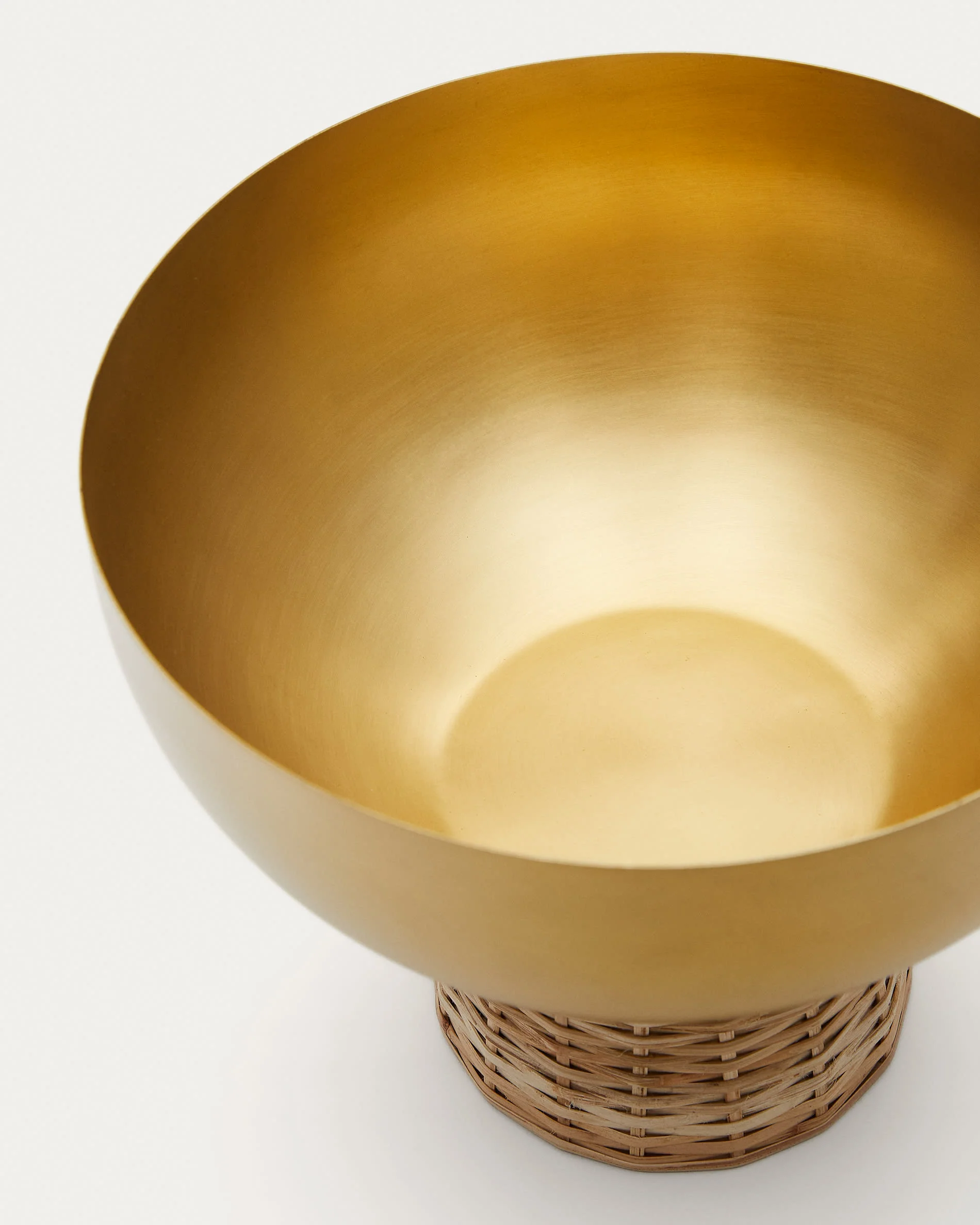 Suli small bowl made of gold-finished stainless steel and rattan - Image 3