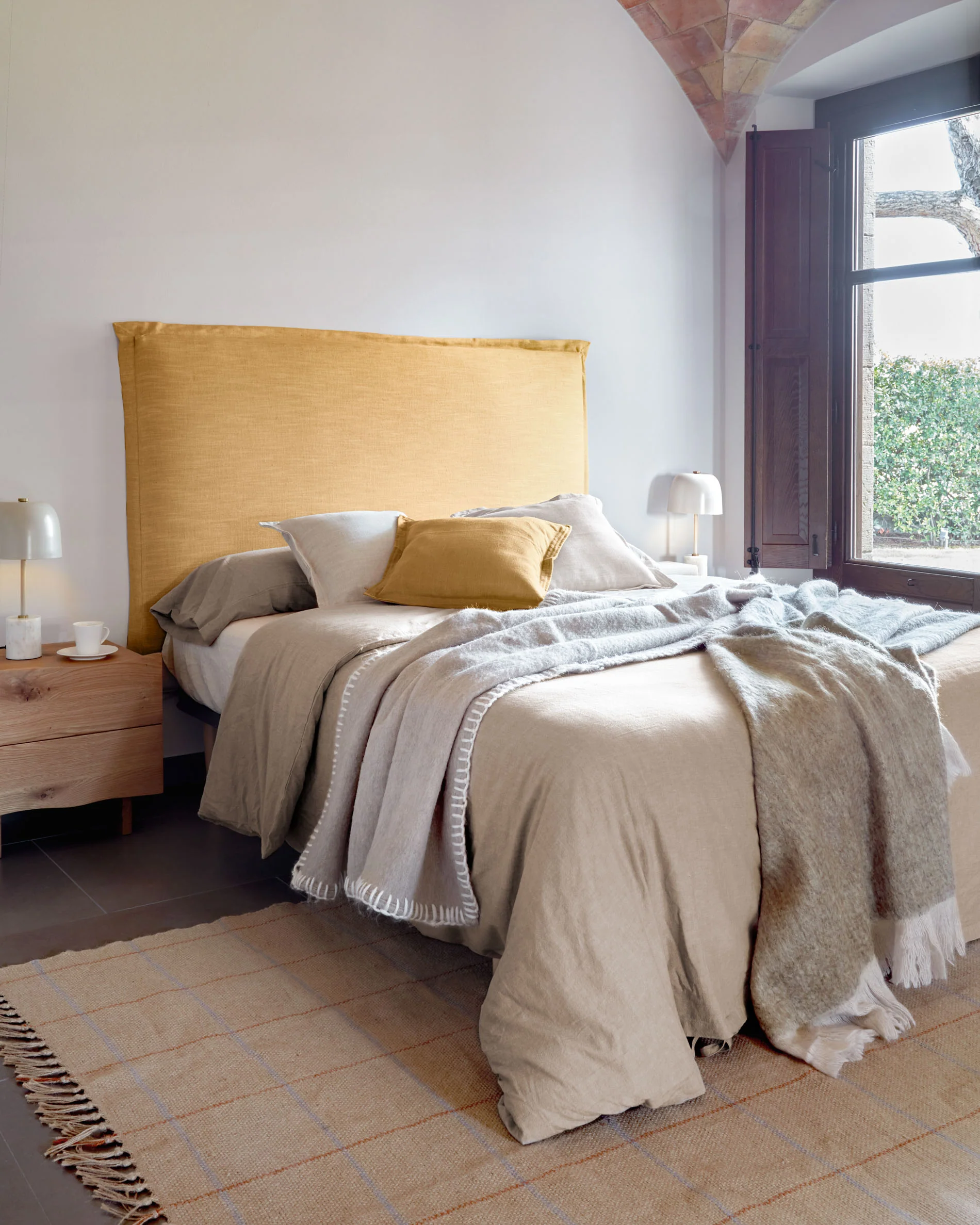 Tanit headboard with removable mustard linen cover for a bed up to 180 cm - Image 2