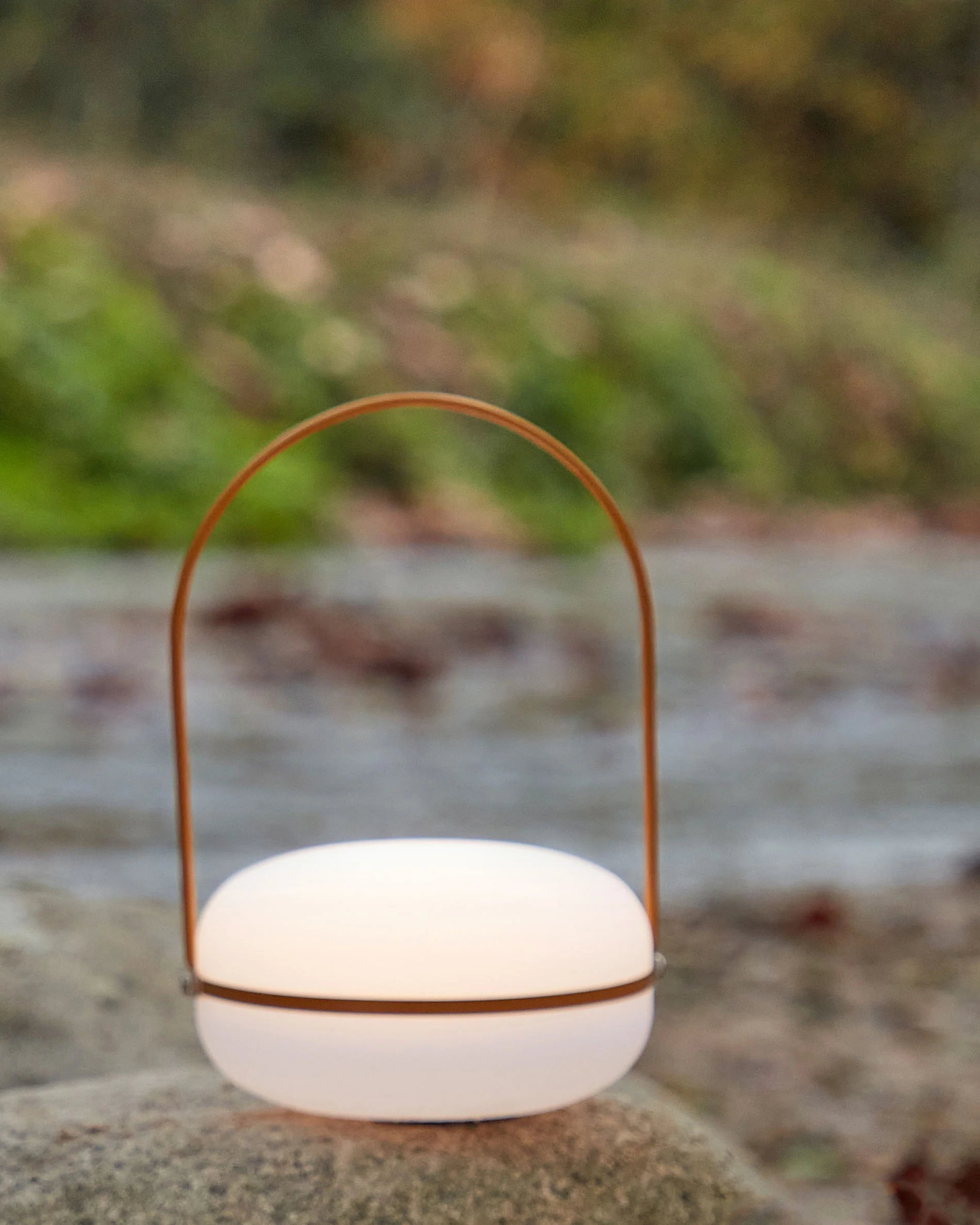 Tea table lamp in polythene and metal with mustard finish - Image 4