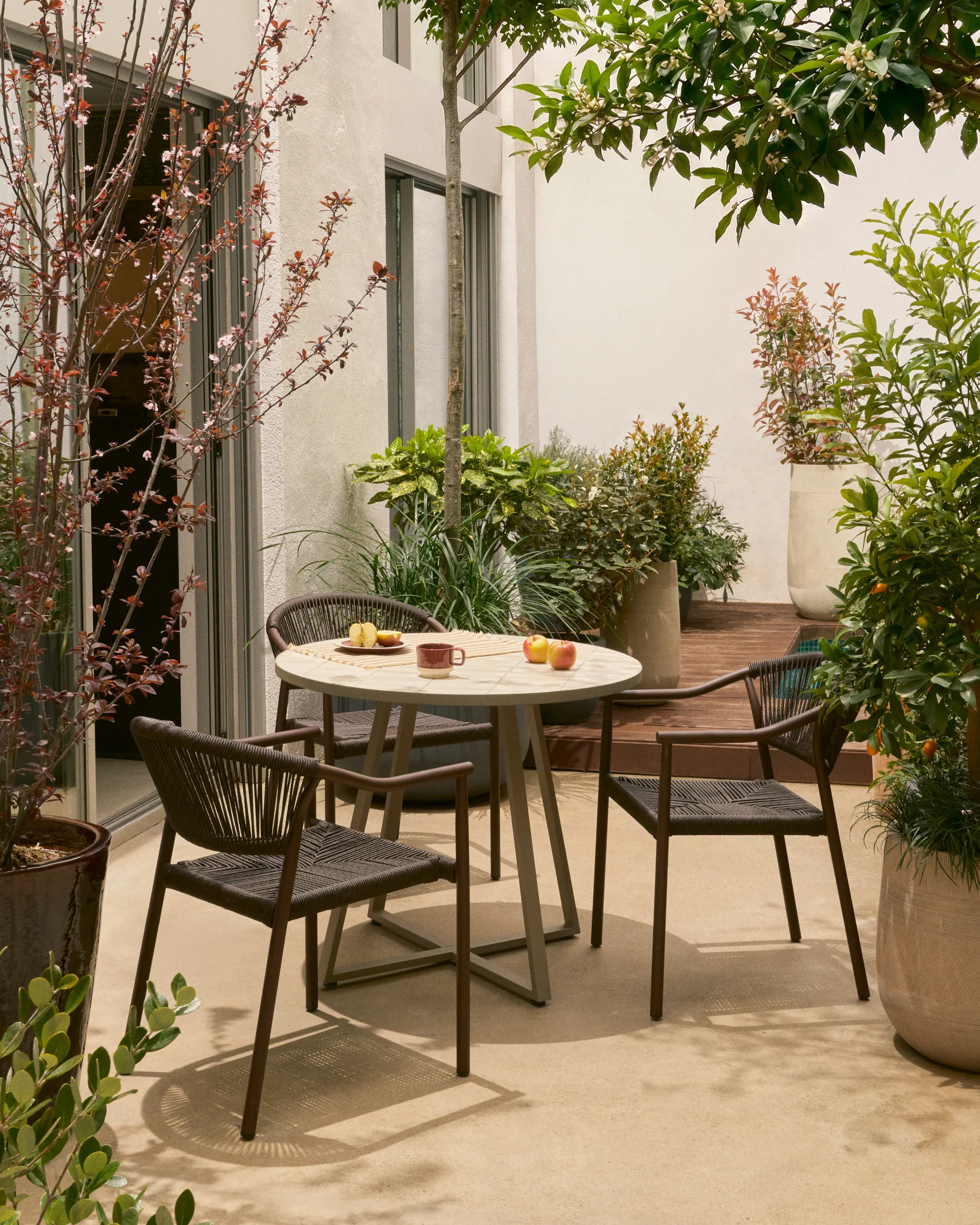 Tella round table in galvanised steel with beige tiles Ø90cm - Image 7