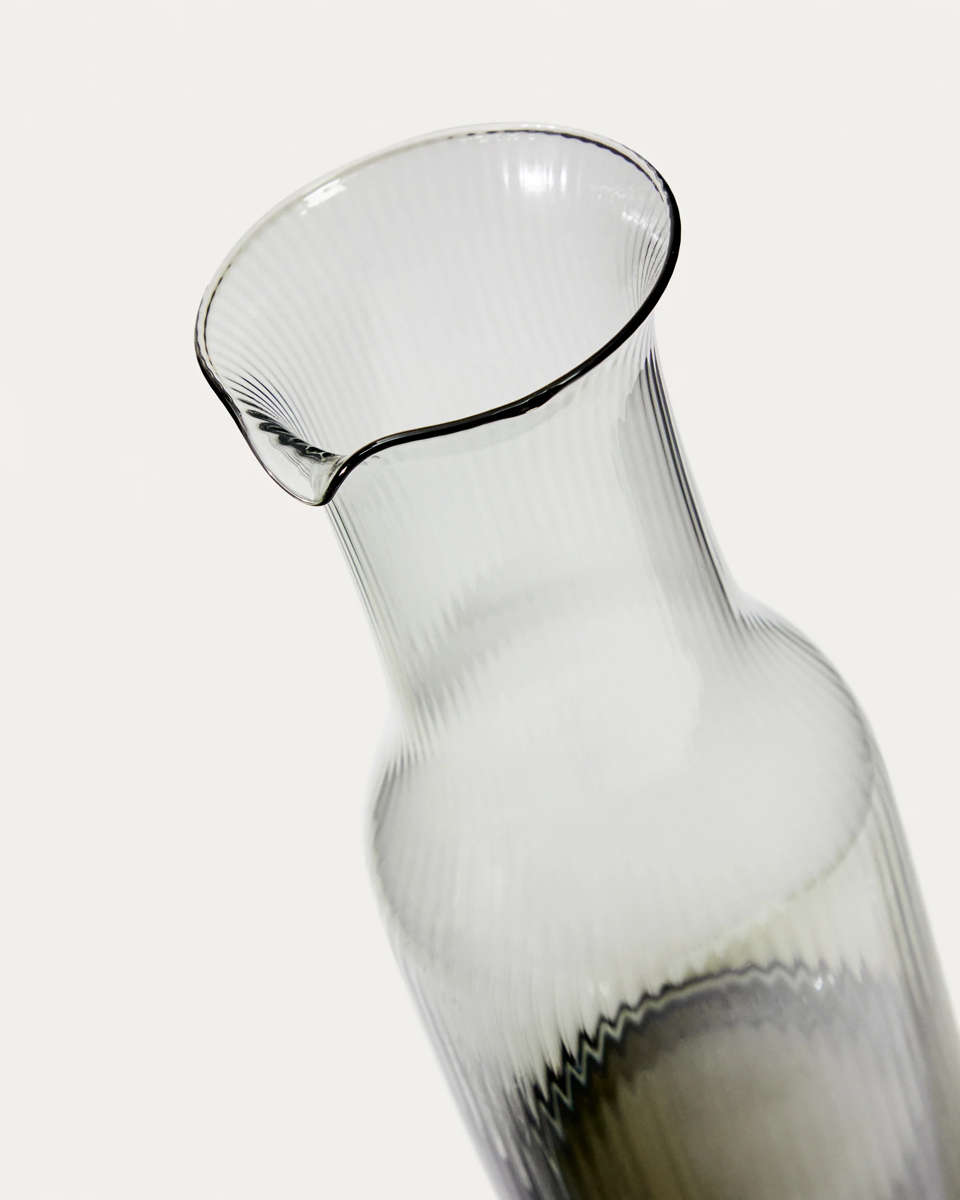 Thiba grey glass jug, 90 cl - Image 3
