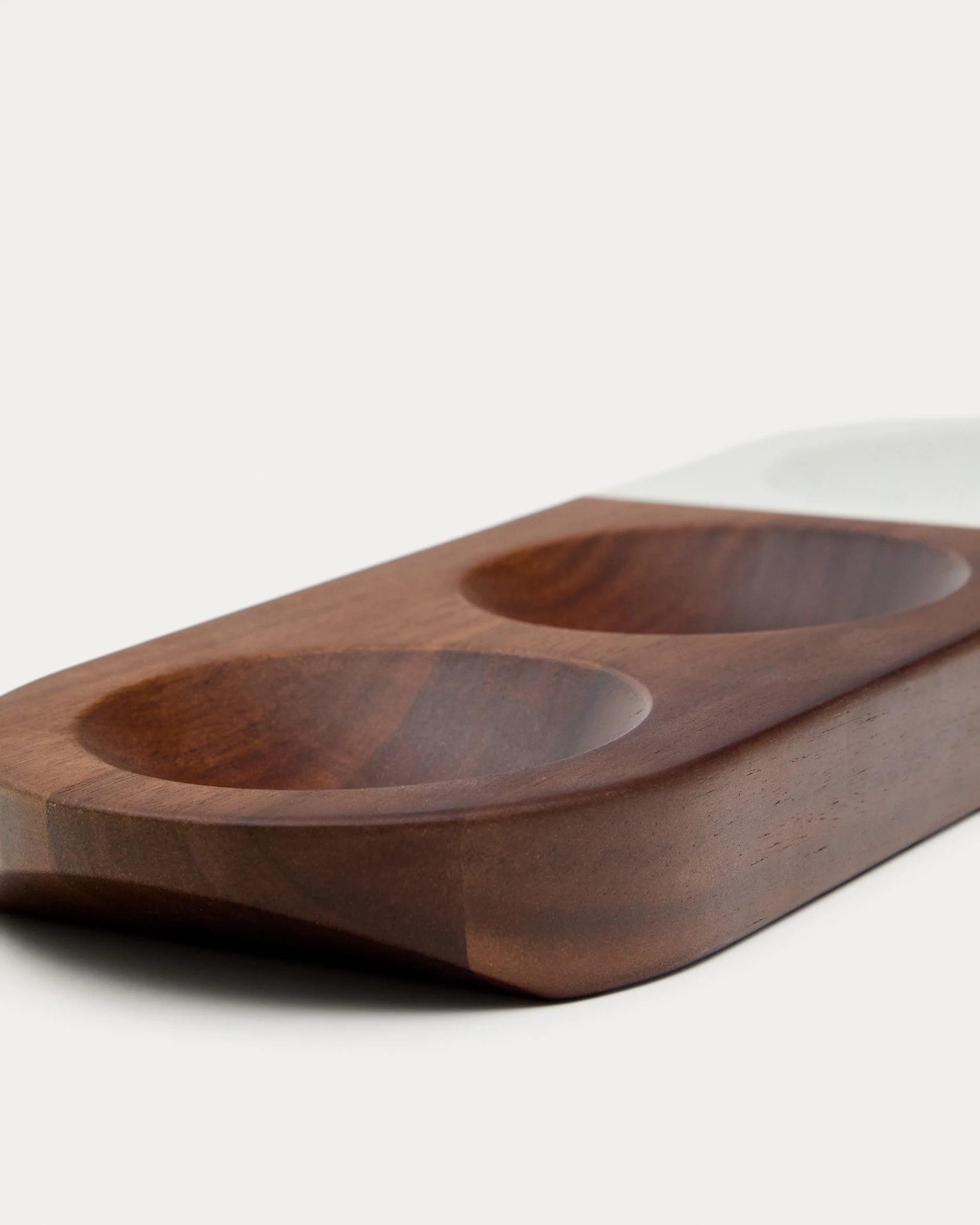 Tori serving dish for snacks made of acacia wood and white marble FSC 100% - Image 4