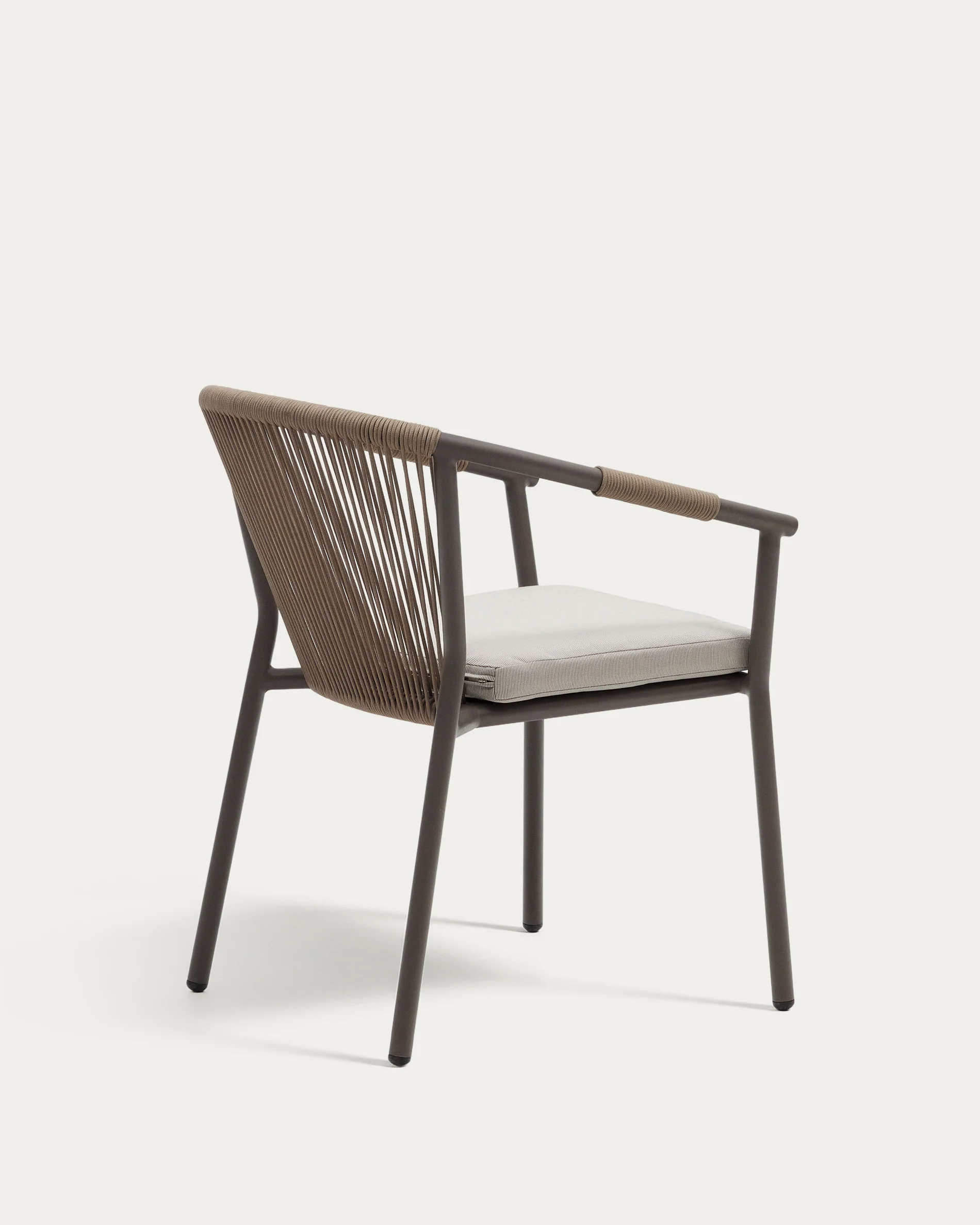 Xelida stackable outdoor chair in aluminium and brown cord - Image 7